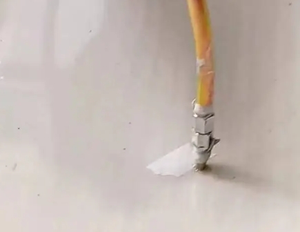 黄陵瓷砖空鼓维修公司专业解答在瓷砖铺贴过程中，如果使用的砂料过粗（如全部使用了粗砂），可能会导致以下问题
